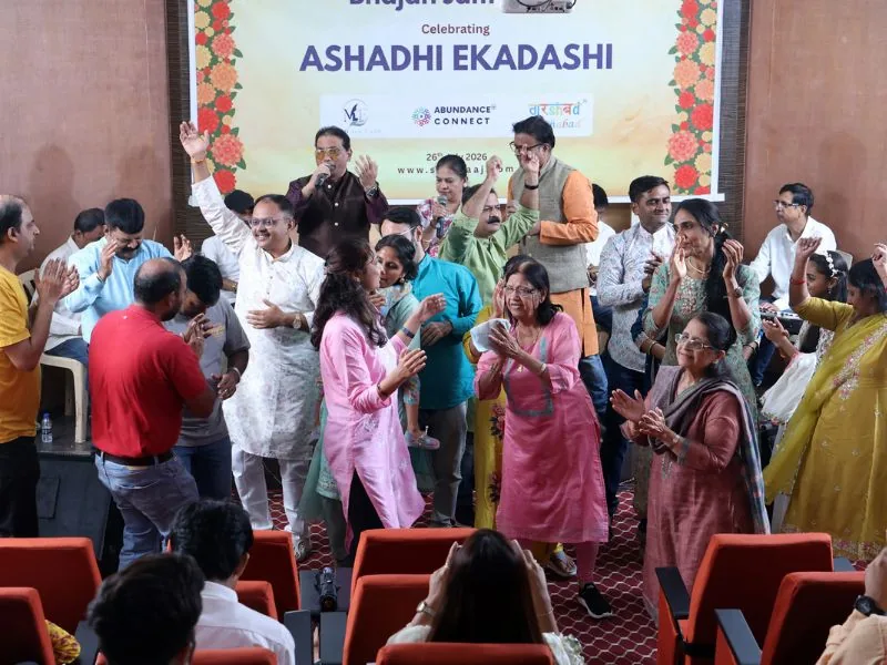 Audience enjoying a live Swarsaaj Bhajan Jamming event in Mumbai